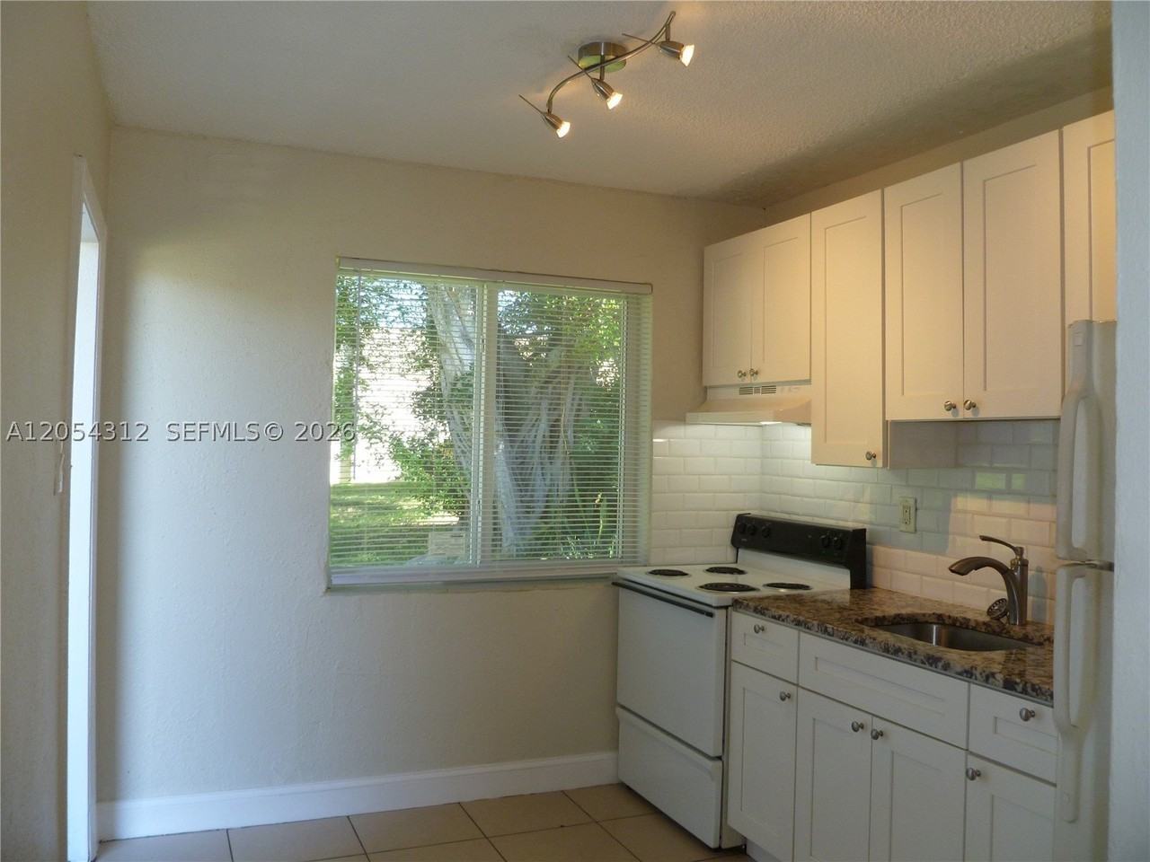 428 Nw 21st Ter - Photo 2 of 6