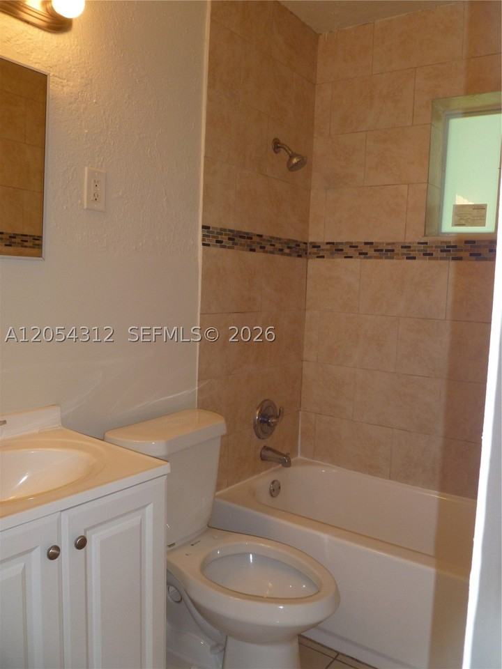 428 Nw 21st Ter - Photo 6 of 6