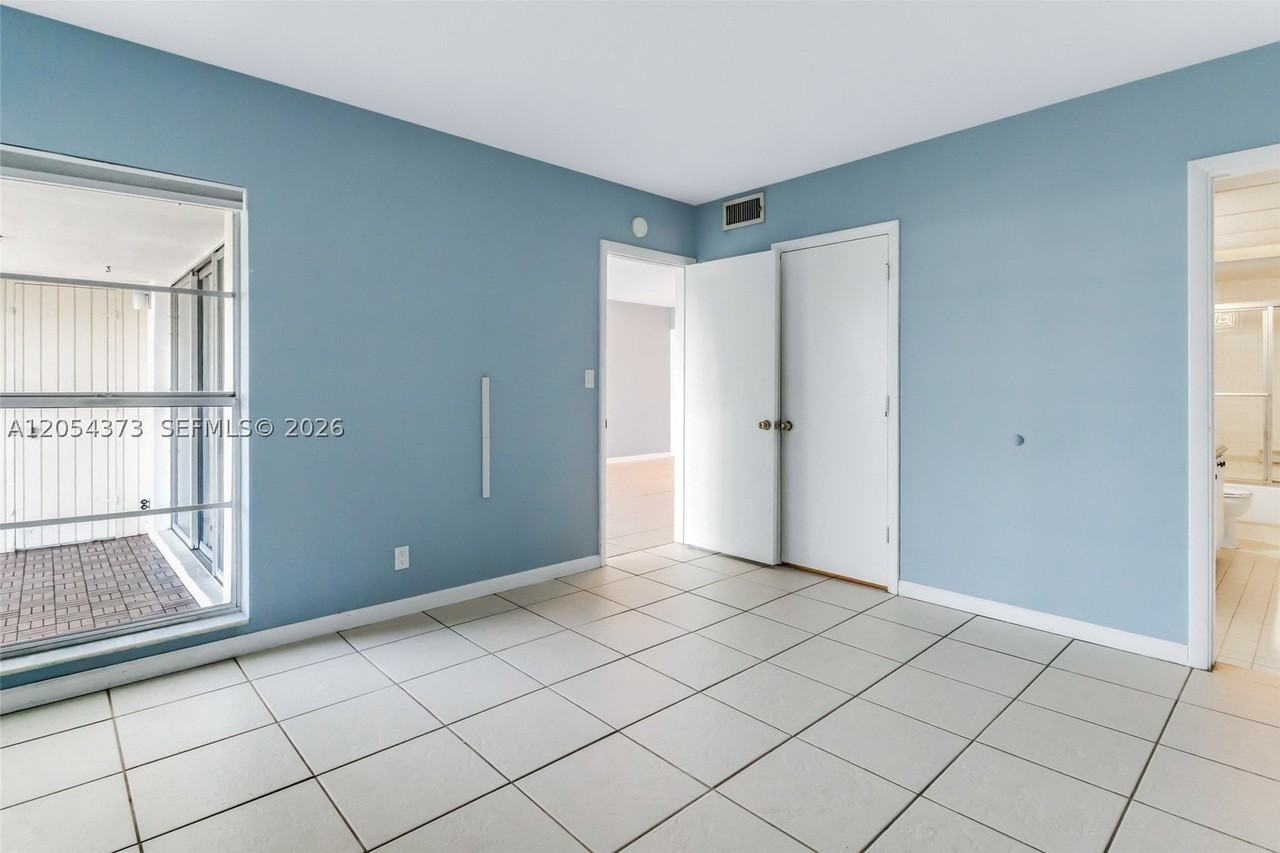 3000 Ne 16th Ave #405 - Photo 5 of 33