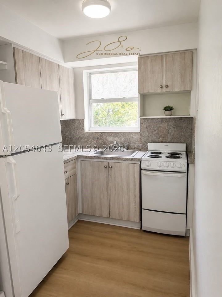 1465 W 28th St #4