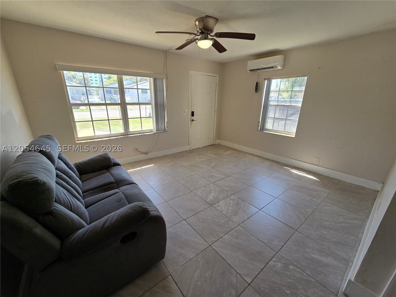 1293 Ne 110th St #B - Photo 2 of 6