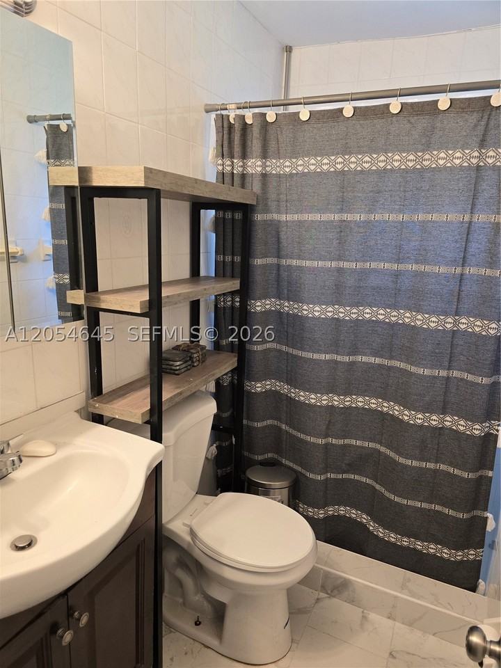1293 Ne 110th St #B - Photo 4 of 6