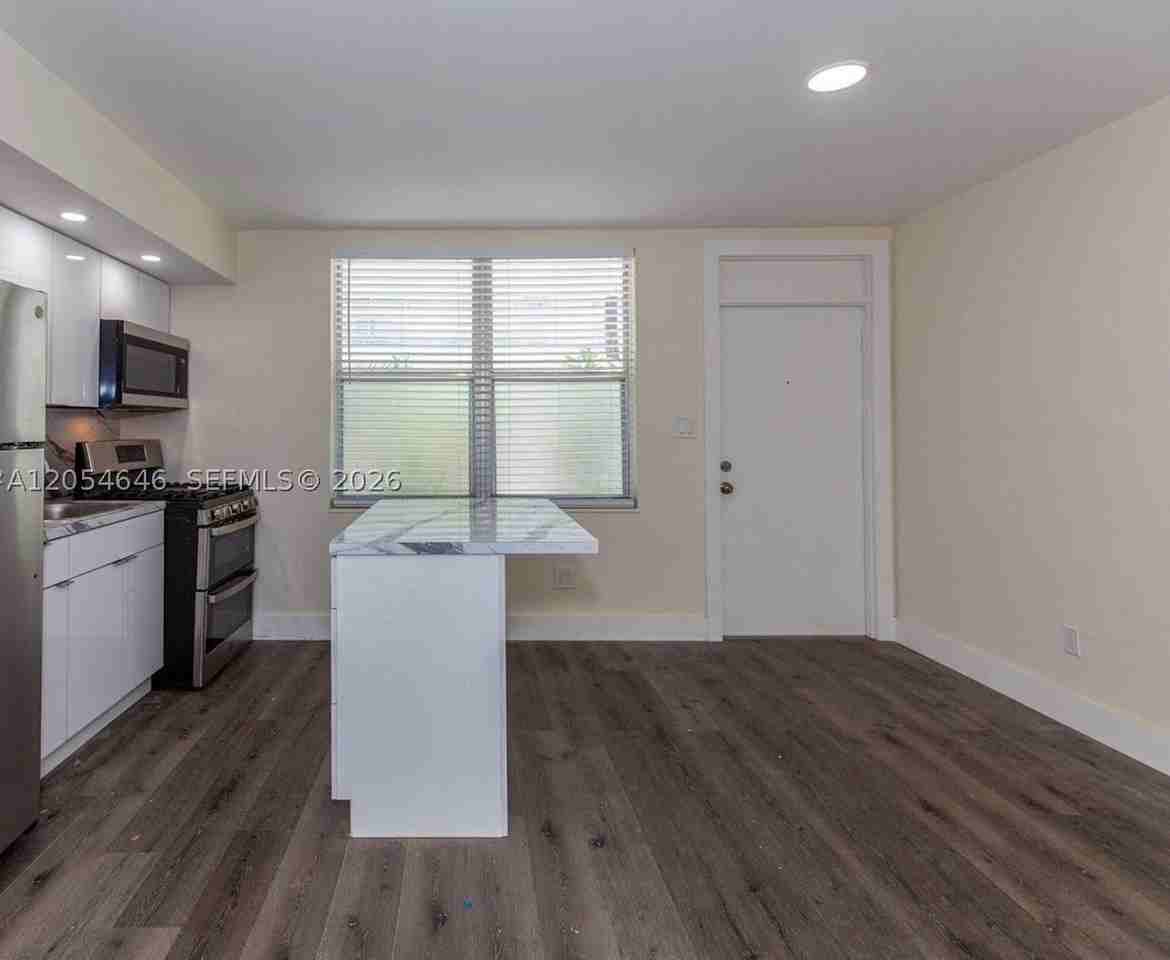 1140 71st St #2 - Photo 5 of 18