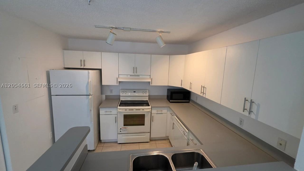 4500 Nw 107th Ave #201-9 - Photo 5 of 17
