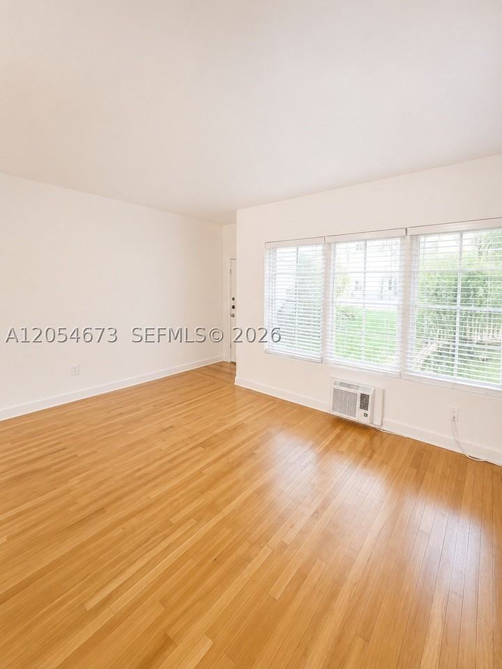 322 W 25th St #2 - Photo 3 of 12