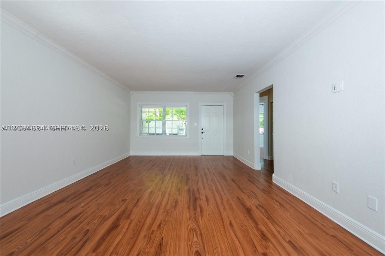 5490 Sw 57th Ave #0 - Photo 3 of 12