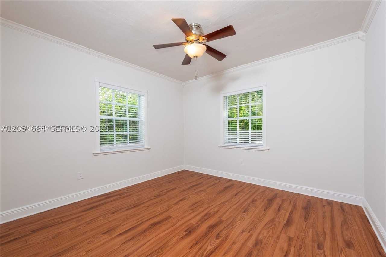 5490 Sw 57th Ave #0 - Photo 7 of 12