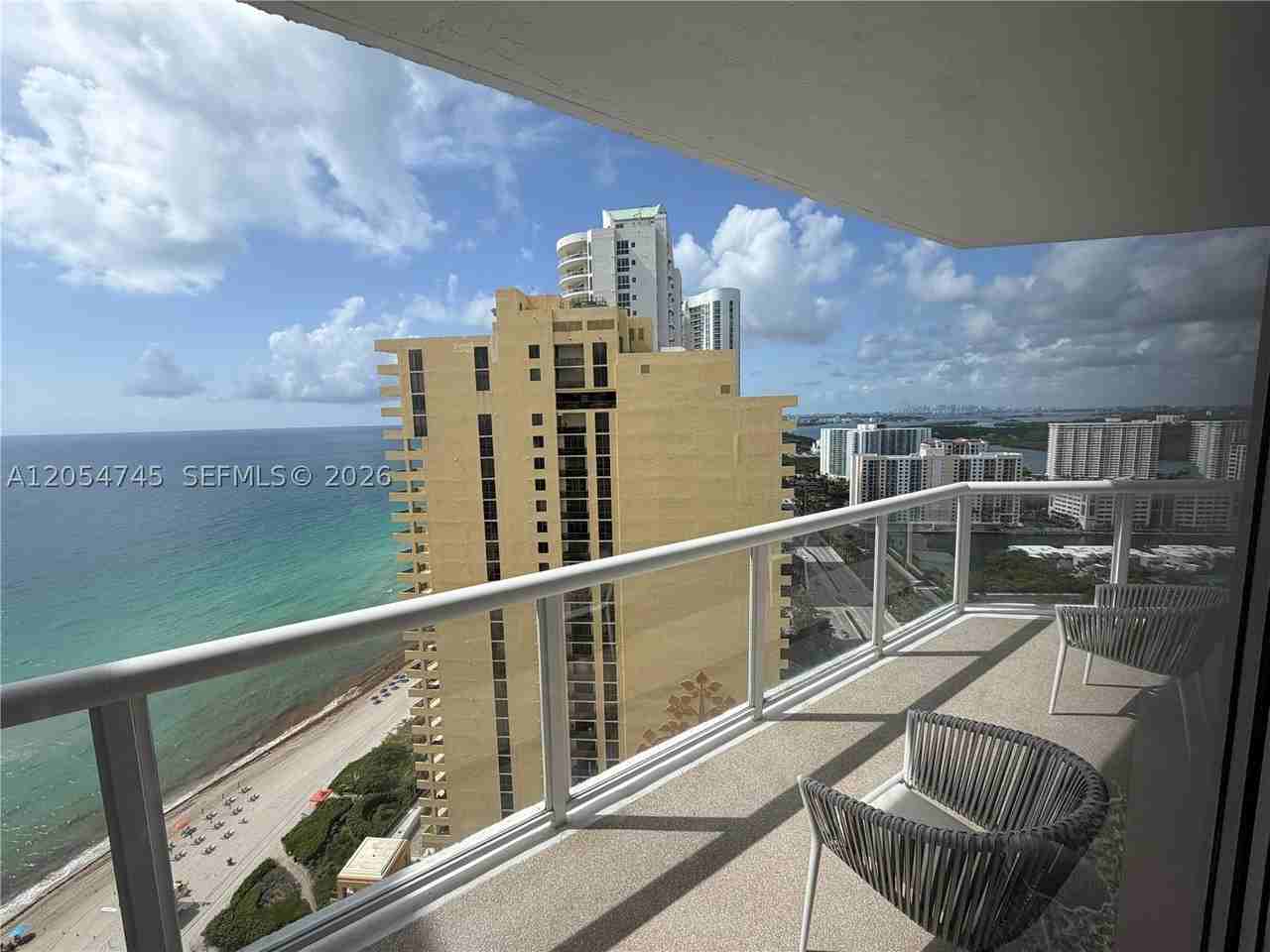 16425 Collins Ave - Photo 4 of 23