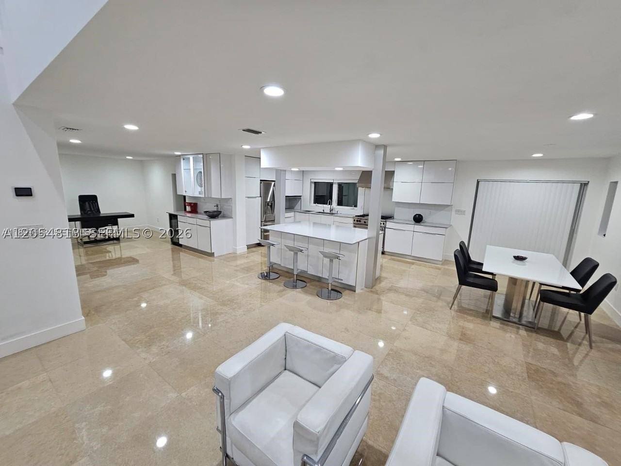 5754 Nw 98th Ave - Photo 4 of 38