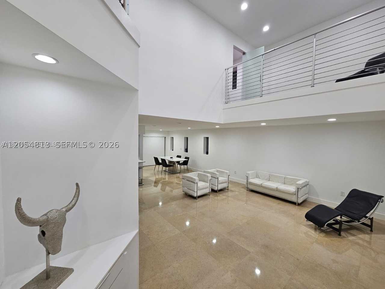 5754 Nw 98th Ave - Photo 5 of 38