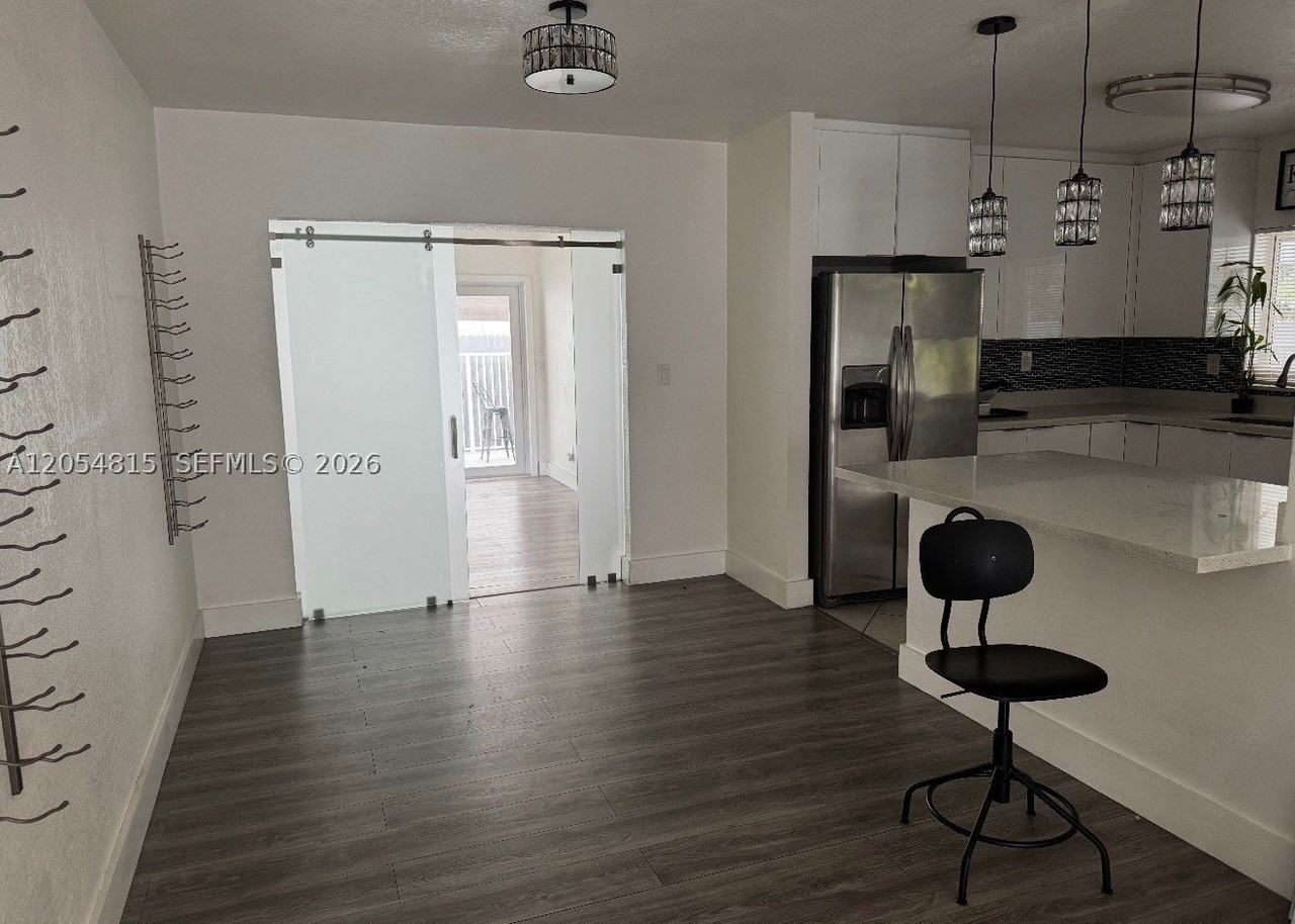 502 Ne 163rd St - Photo 3 of 14