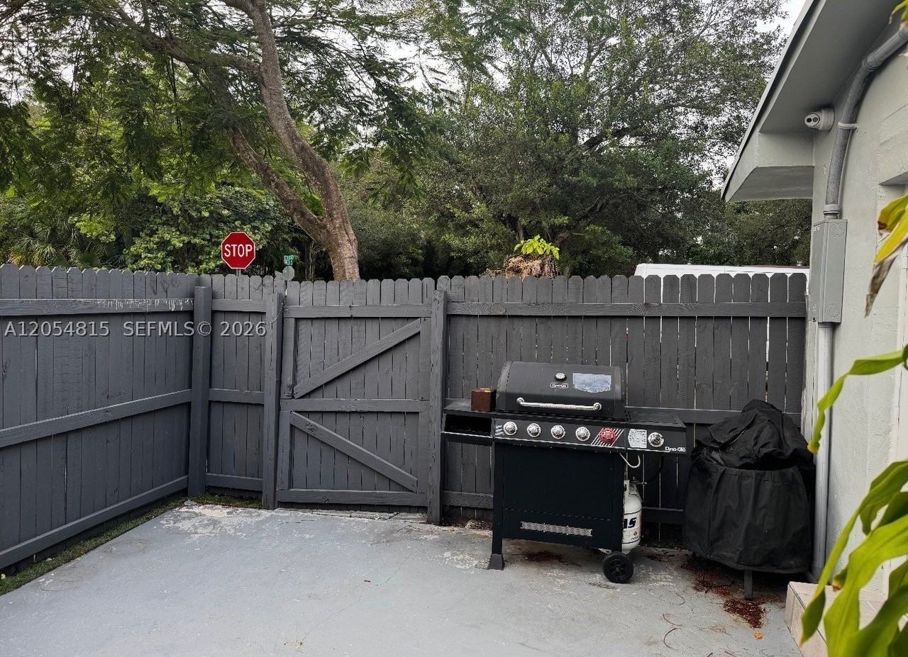 502 Ne 163rd St - Photo 5 of 14