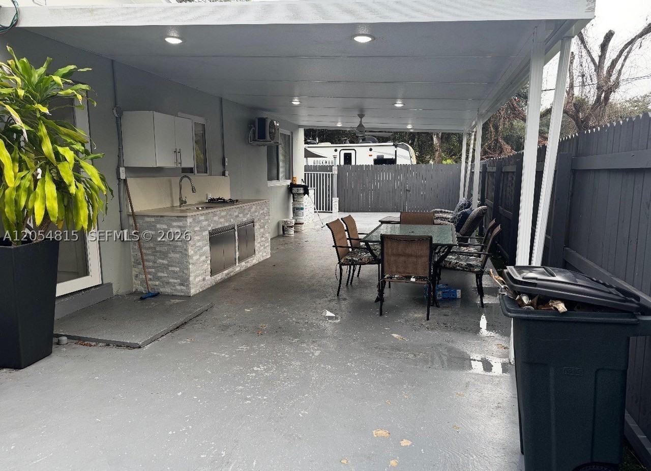 502 Ne 163rd St - Photo 6 of 14