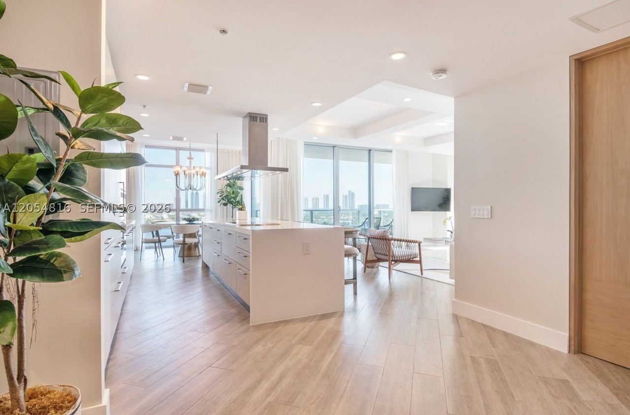 17301 Biscayne Blvd #1609 - Photo 3 of 47