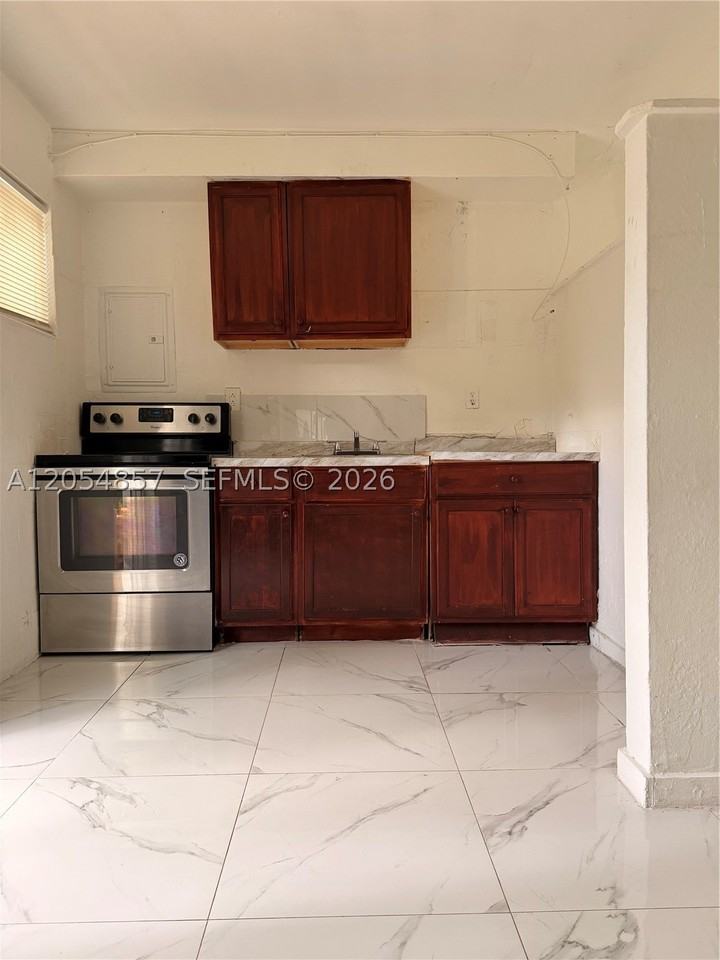 2123 Nw 93rd St #2123 - Photo 4 of 15