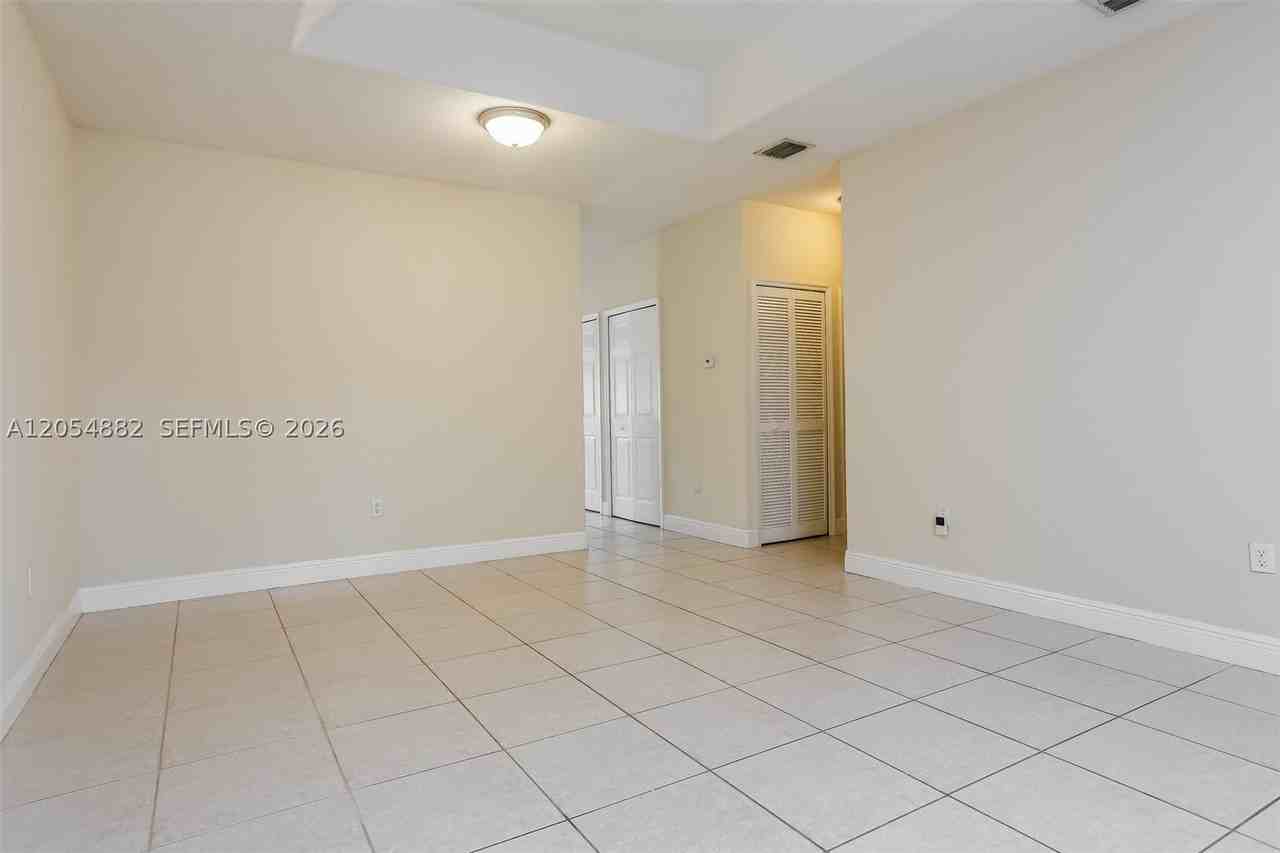 213 Sw 15th Pl - Photo 3 of 15