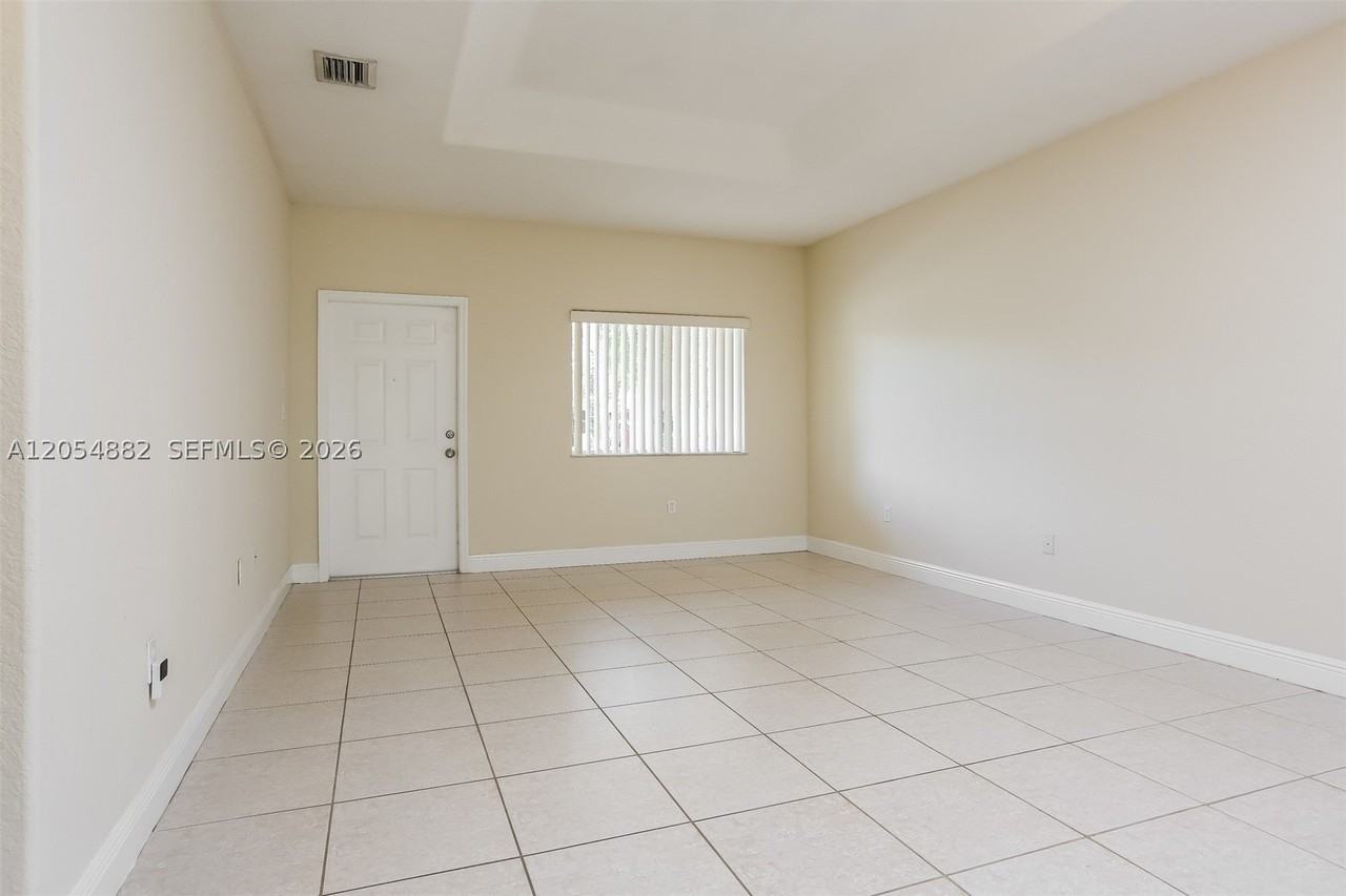 213 Sw 15th Pl - Photo 4 of 15