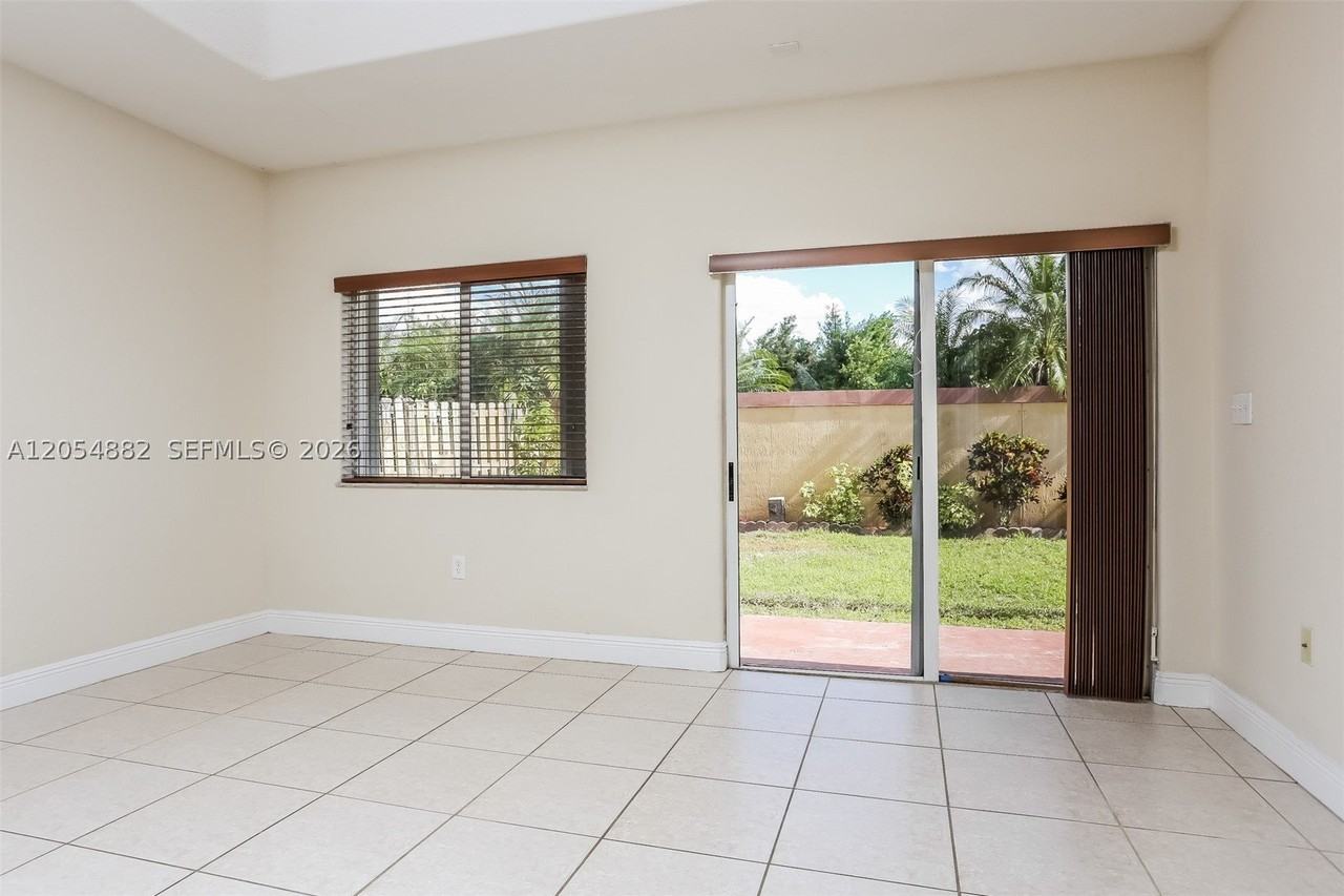 213 Sw 15th Pl - Photo 5 of 15