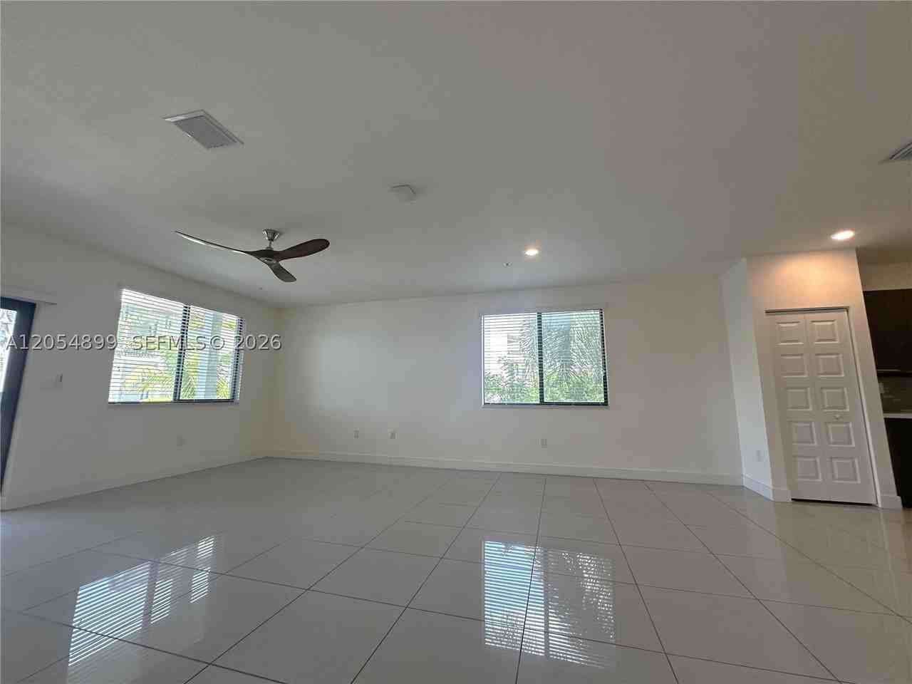 4713 Nw 84th Ct - Photo 3 of 19