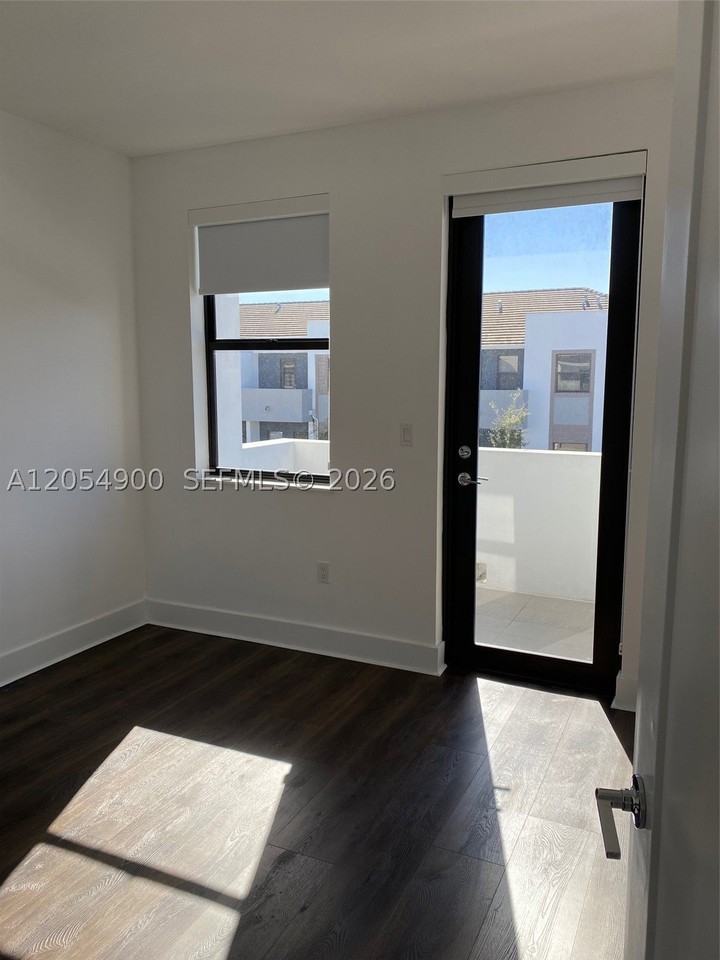 10602 Sw 118th Ave #10602 - Photo 6 of 14