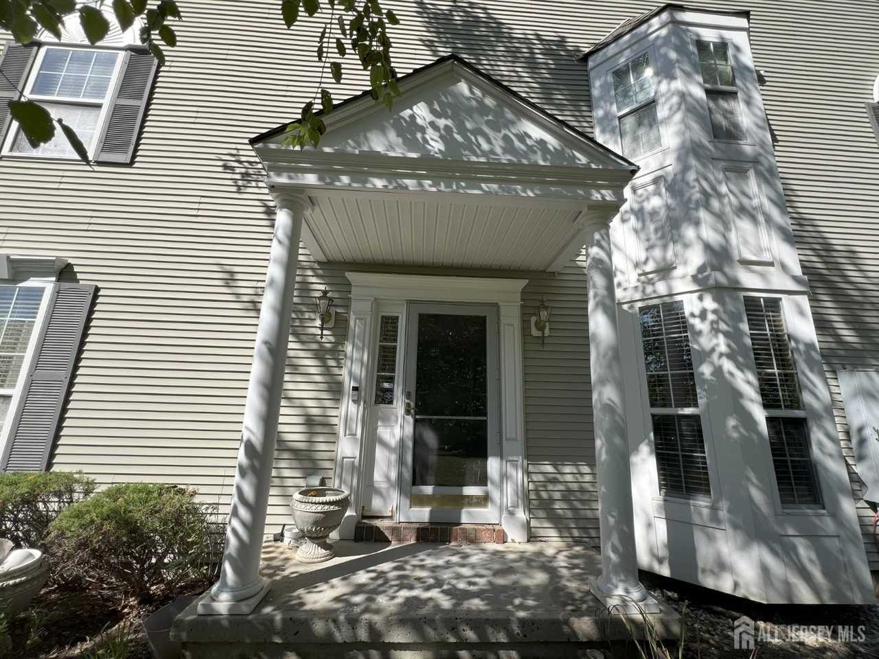 301 Park Knl - Photo 2 of 35
