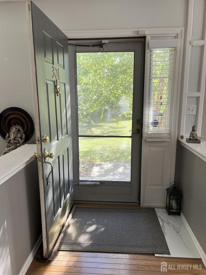 301 Park Knl - Photo 5 of 35