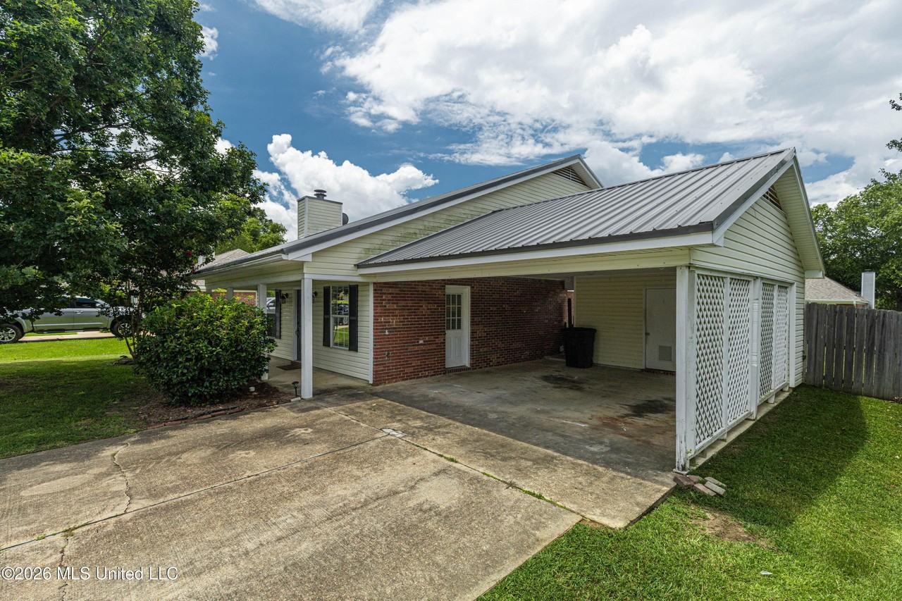 225 Mclaurin Dr - Photo 3 of 35
