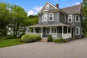 featured image of 376 Montauk Hwy #A