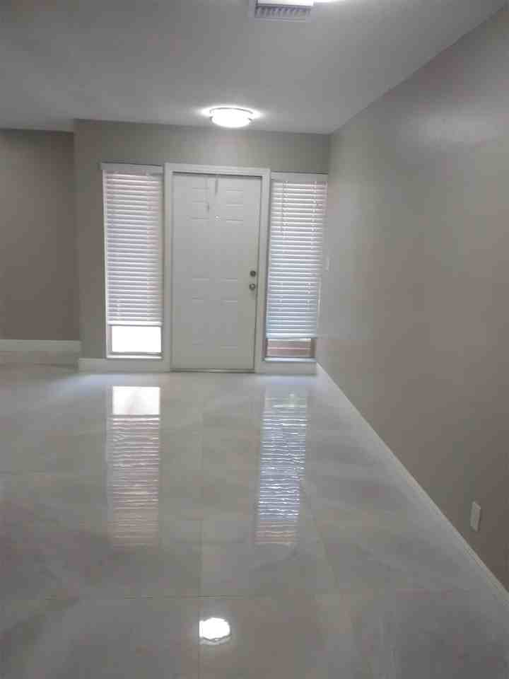 1921 NE 51ST STUnit 3 #3 - Photo 4 of 8