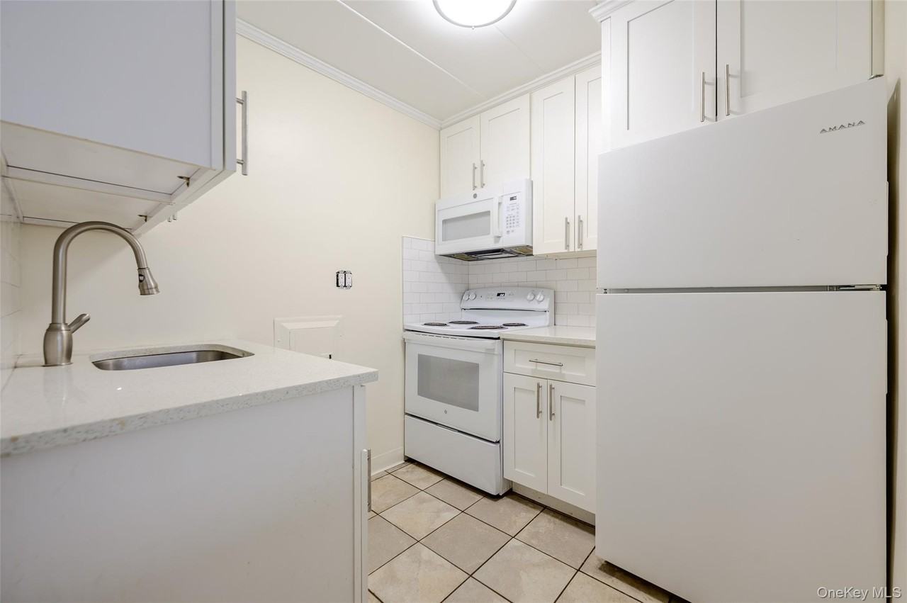 3 Duryea Pl #1D - Photo 6 of 14