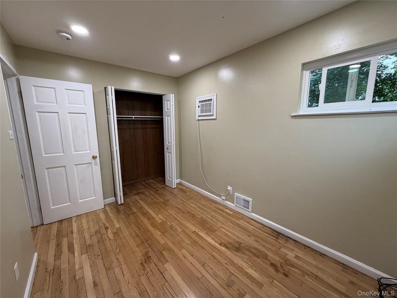 196 Sterling St - Photo 6 of 15