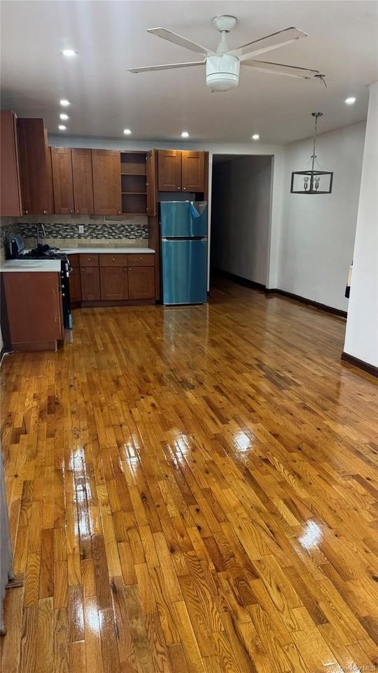 686 E 98th St #1stFL