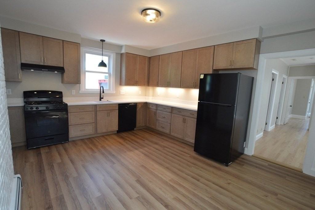 14 Roundy St #1 - Photo 2 of 8