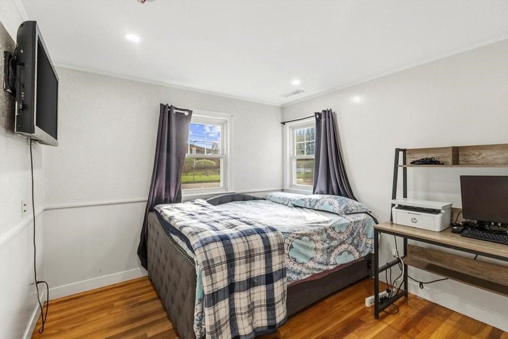 423 Bedford St - Photo 5 of 33