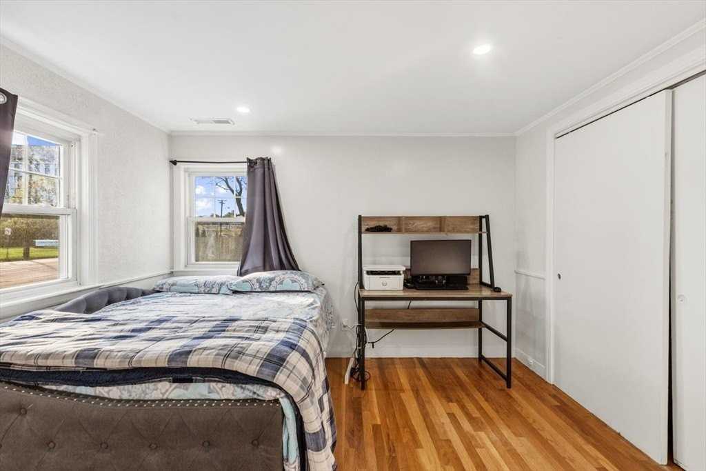 423 Bedford St - Photo 6 of 33