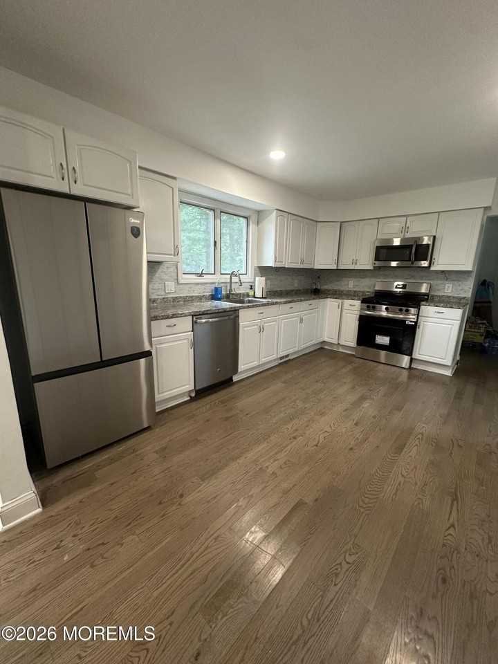 422 W Lake Ave - Photo 4 of 16