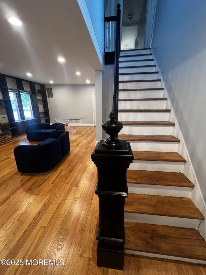 540 Wall St - Photo 6 of 20