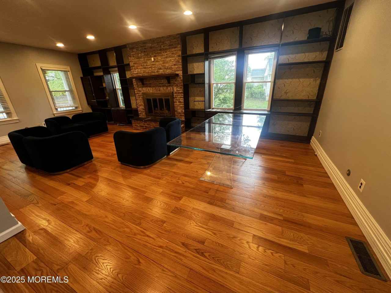 540 Wall St - Photo 7 of 20