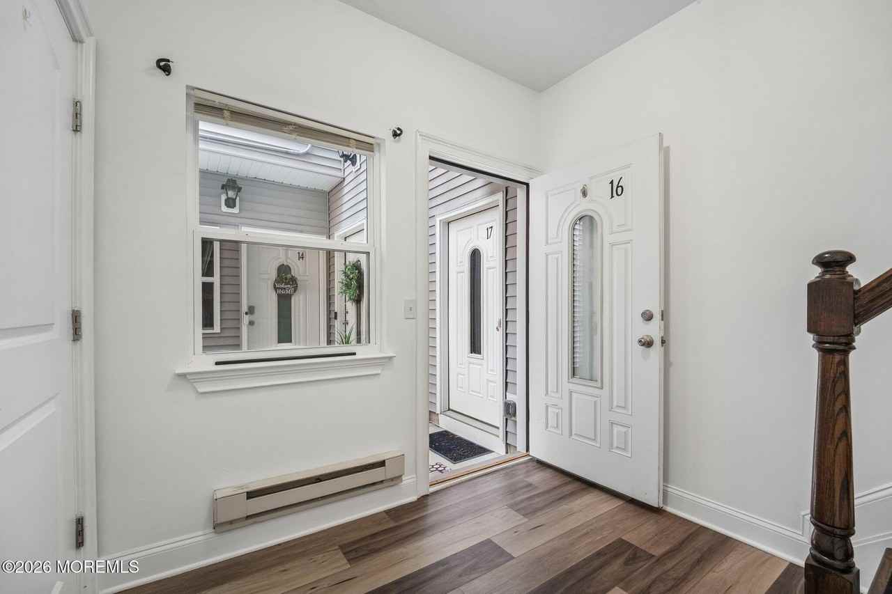 16 Emily Ct - Photo 4 of 31