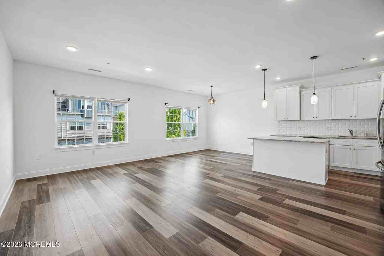 16 Emily Ct - Photo 6 of 31