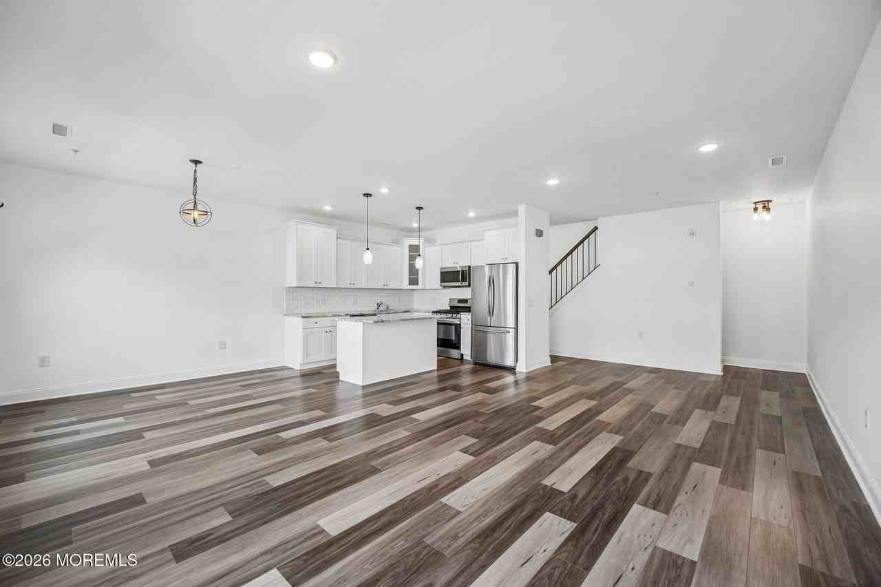 16 Emily Ct - Photo 7 of 31