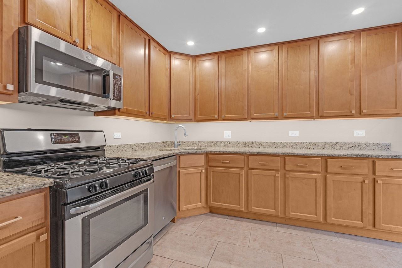 1055 N Bluebonnet Ln - Photo 7 of 34