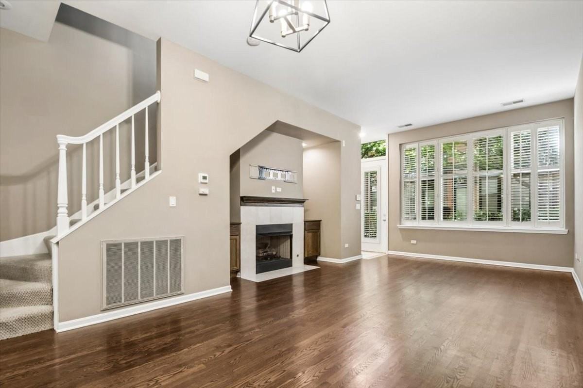 960 N Crosby St - Photo 4 of 17