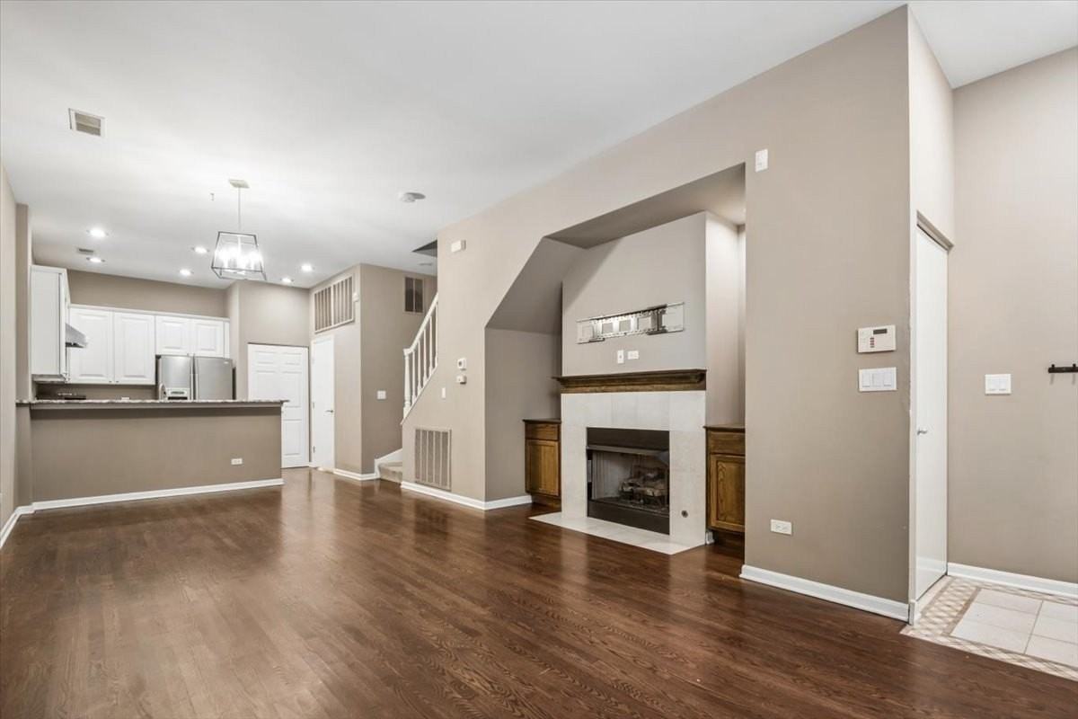 960 N Crosby St - Photo 6 of 17