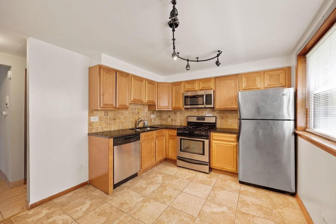 8440 W 95th St #3 - Photo 6 of 21