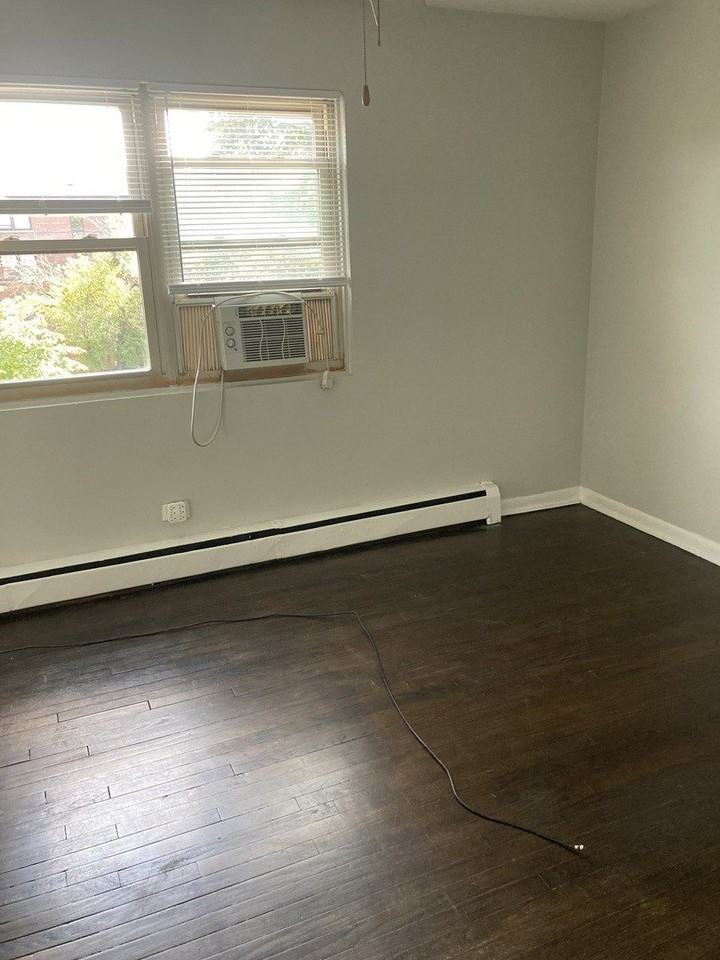 2420 W Berwyn Ave #304 - Photo 4 of 9