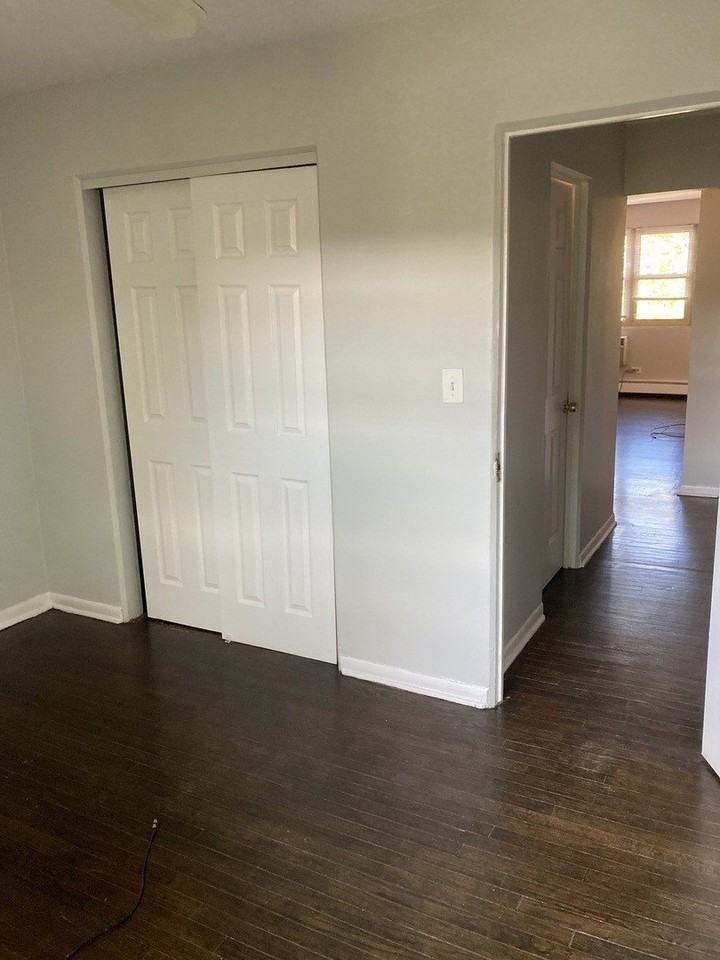 2420 W Berwyn Ave #304 - Photo 5 of 9