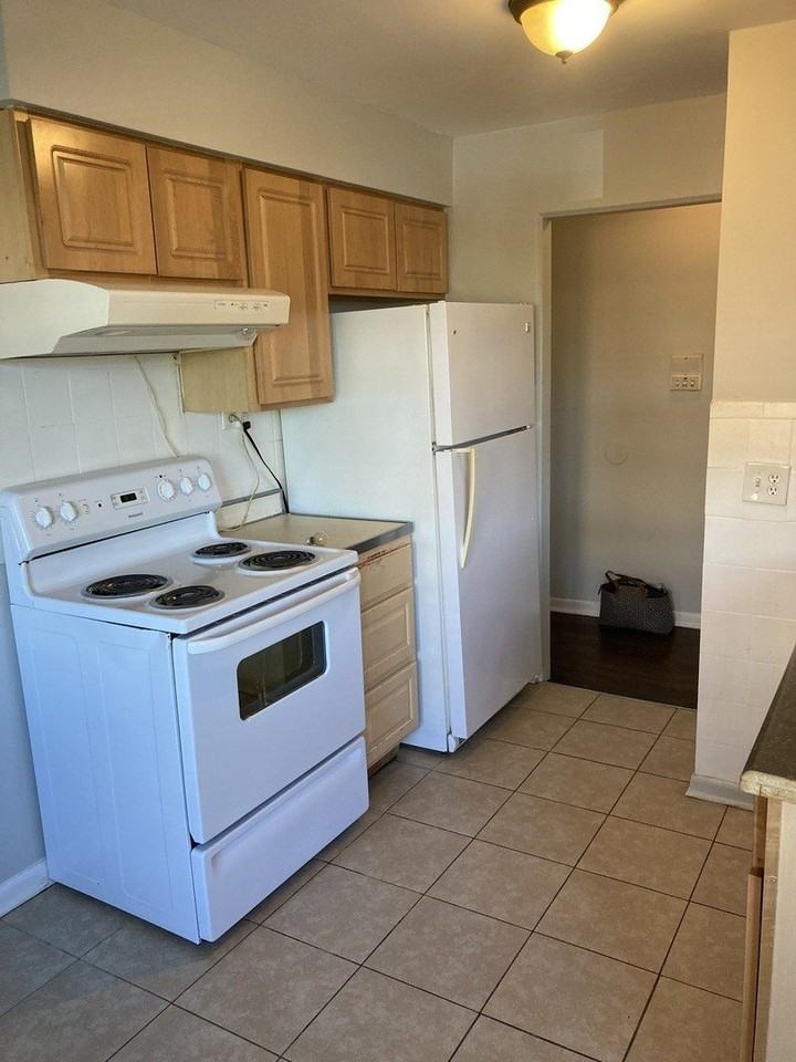 2420 W Berwyn Ave #304 - Photo 6 of 9