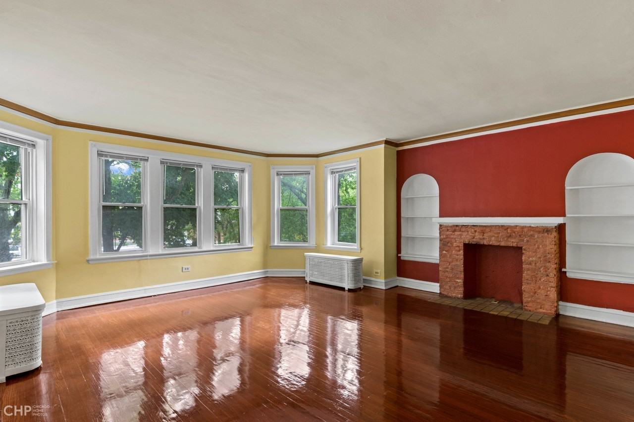 6728 N Bosworth Ave #1N - Photo 2 of 20