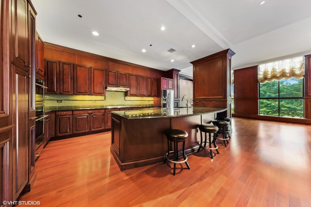 310 S Michigan Ave #202 - Photo 7 of 23